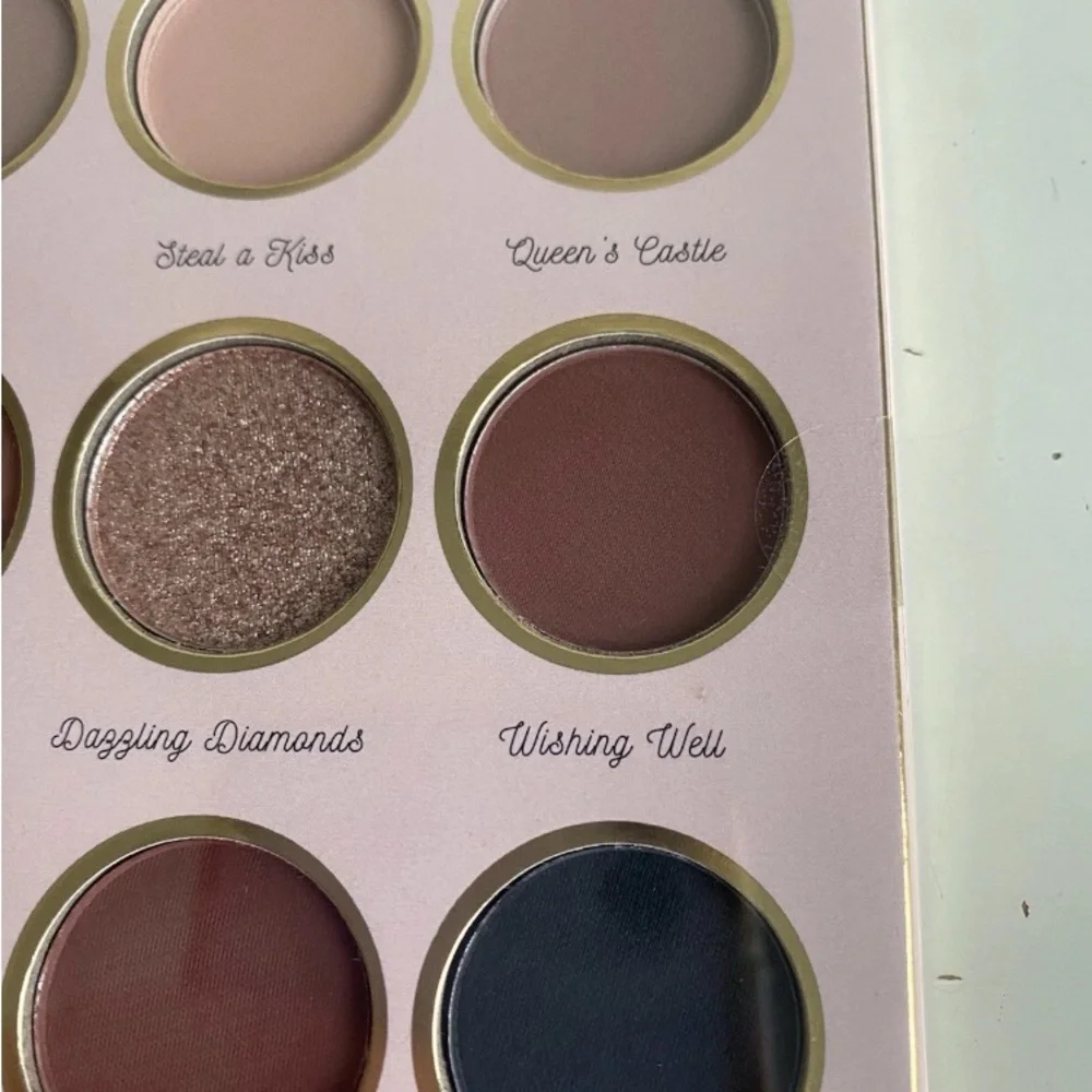 Disney's Snow White Eye Shadow Palette NEW